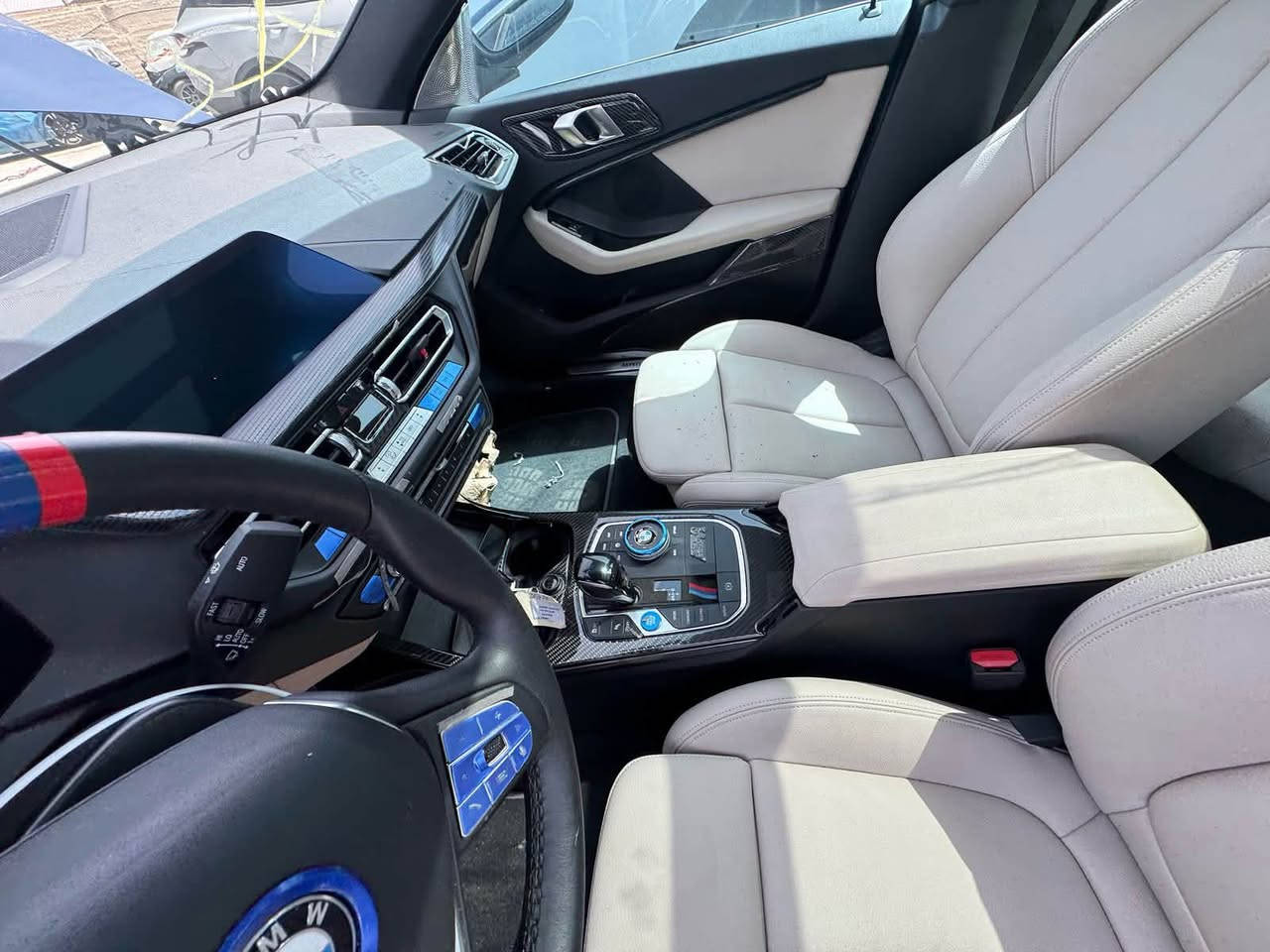 السلام عليكم BMW 228 x 2023 
السيارة محرك 2.0 تون تيربو 
فول فول مواصفات رقم بغداد باسمي 
لون جويتي داخل ابيض

وارد امريكي حادثة سطحي بدون دواخل بدون لغد بدون شاصي بنيد فقط مصبوغ بدون ايرباك

مكان السيارة بغداد حي القاهرة بيع فقط بدون مراوس 

السيارة جديدة جدا جدا جدا بدون اي نقص 

رادار امامي 
رادار خلفي 
رادار جانبي 
قيادة ذاتية 
حساس امامي 
حساس خلفي 
بصمة تشغيل وابواب وترحيب عند الاقتراب 
كامرة خلفية 
تحدبد مسار 
كشنات كهرباء 
تدفئة كشنات 
داخل متغير انارة بلادية 
سايد بريك بصمة 
كشنات خزن 
مري شفط 
نفطة عمياء 

رايدة ب٢١٠ عنواني بغداد حي القاهرة
***********
