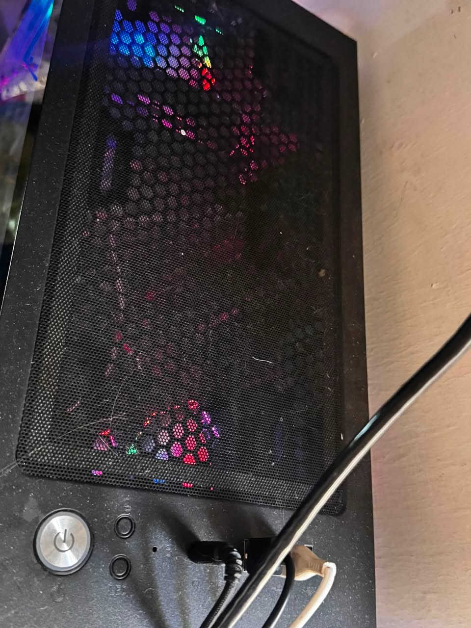 تجميعه اقتصاديه وحلوه مجبور ابيعها بسبب عندي مشروع ومتعجل عليها 

GTX 1070 
I5 8400
Ram 16 DDR4 
SSD 256gb+ HDD 512gb 
Power 650w
Caes gaming 3 fan RGB
رقمي *********** بغداد البنوك شارع الميثاق
