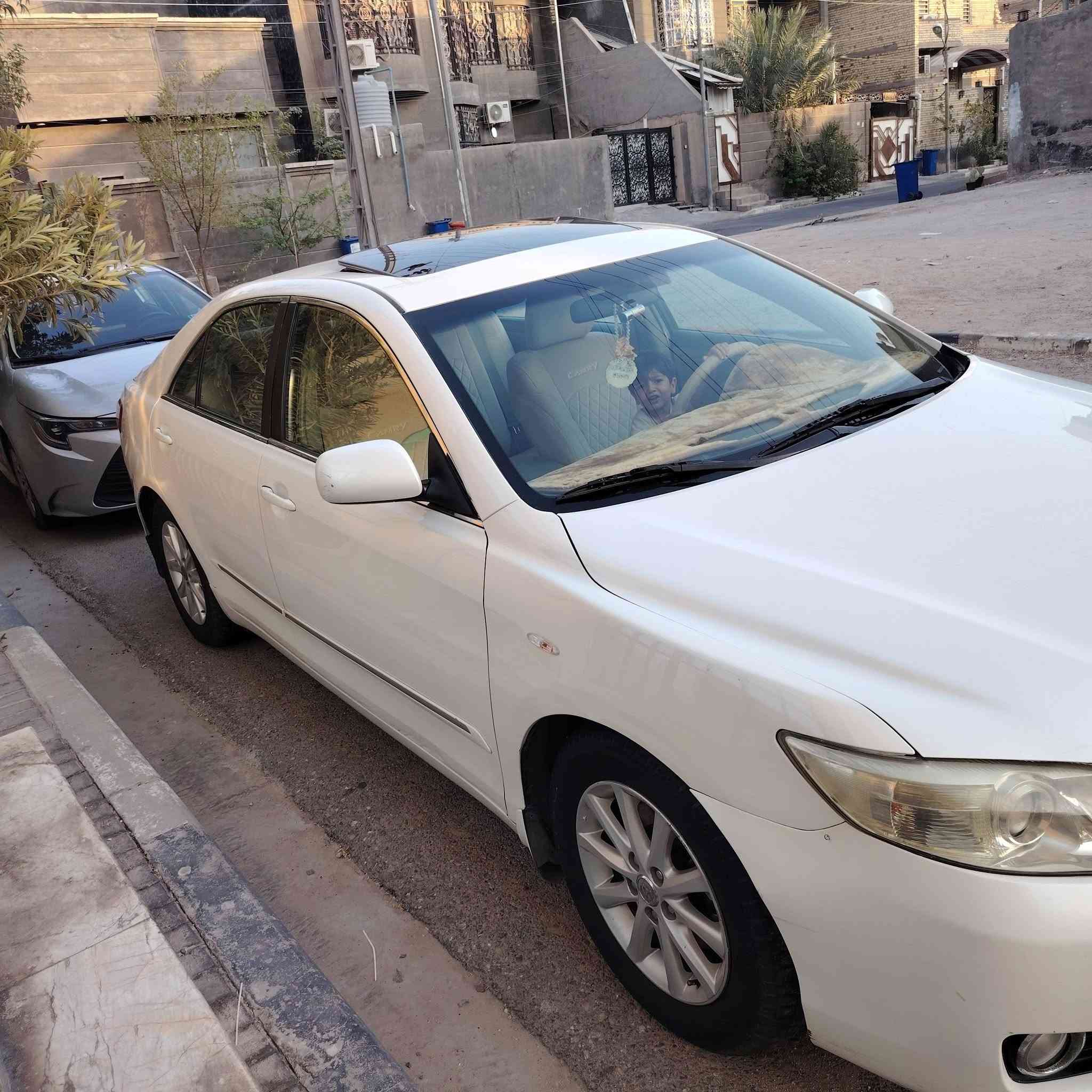 كامري موديل ٢٠١٠ خليجي GLX
فول مواصفات داخل صاج مكينة ٢٤٠٠ حساس خلفي شاشة اندرويد فتحة تحكم ستيرن ماشية ٥٧ الف حقيقي تخم تاير خمسة ويل كب مكينة كير جدد السيارة ما متعوبة رقم بصرة 
***********
