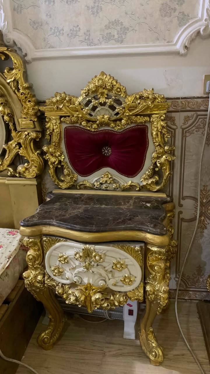 سلام عليكم غرفه نوم مصرية مرمر ملكية  فخمه كامله مكمله استخدام اقل السنتين الغرفه حلوة ومرتبه ما متعوبه سعرها مليون و700 وبيها مجال حق الجيه عنواني بغداد البلديات ***********
