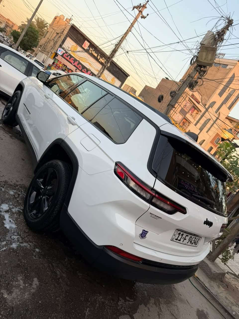 السلام عليكم
جيب كراند شيروكي : 2024 . (وارد امريكي  بلاك توب
بيع فقط
المواصفات :
* 7 راكب .
دفع رباعي 4x4 .
رادار امامي مع مانع تصادم .
تحذير الخروج عن المسار .

تحذير النقطة عمياء .

نظام تحذير عند التقاطعات.
* شاحن موبايل وايرلس.
* ويل قياس 20 انج

* فتحة سقف .
* لوحة القيادة بقياس 12 أنج.
* كير شفتر بالستيرن .
* كاميرا خلفية.
*شاشة متوسطة 8.1 أنج
* المصابيح الأمامية زنون .
* كشافات الضباب زنون،
* دخول ذكي.
الصندوق الخلفي كهربائي .
فرش المقصورة الداخلية من الجلد والشاموا .
مقعد السائق كهربائي .
المقاعد الأمامية تدفئة .
حساسات خلفية .
تدفئة مقود القيادة .
مانع تصادم خلفي 
الضرر جاملغ وبنيد 
رقم بغداد / ذوي شهداء باقي سنه تقريباً وتصير حره
⭕️ مكاني بغداد / الدوره
السعر 268 وبيهه مجال قليل
اي ستفسار اتصل وتدلل رقمي 
‭***********
