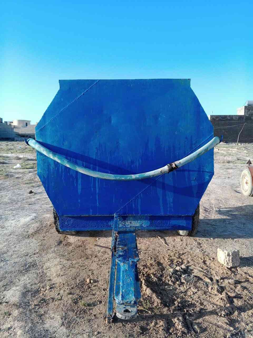 مقطورة ماء 5000 نظيفه سعر 1800 وبي مجال عنوان ديالئ دلي عباس رقم ***********
