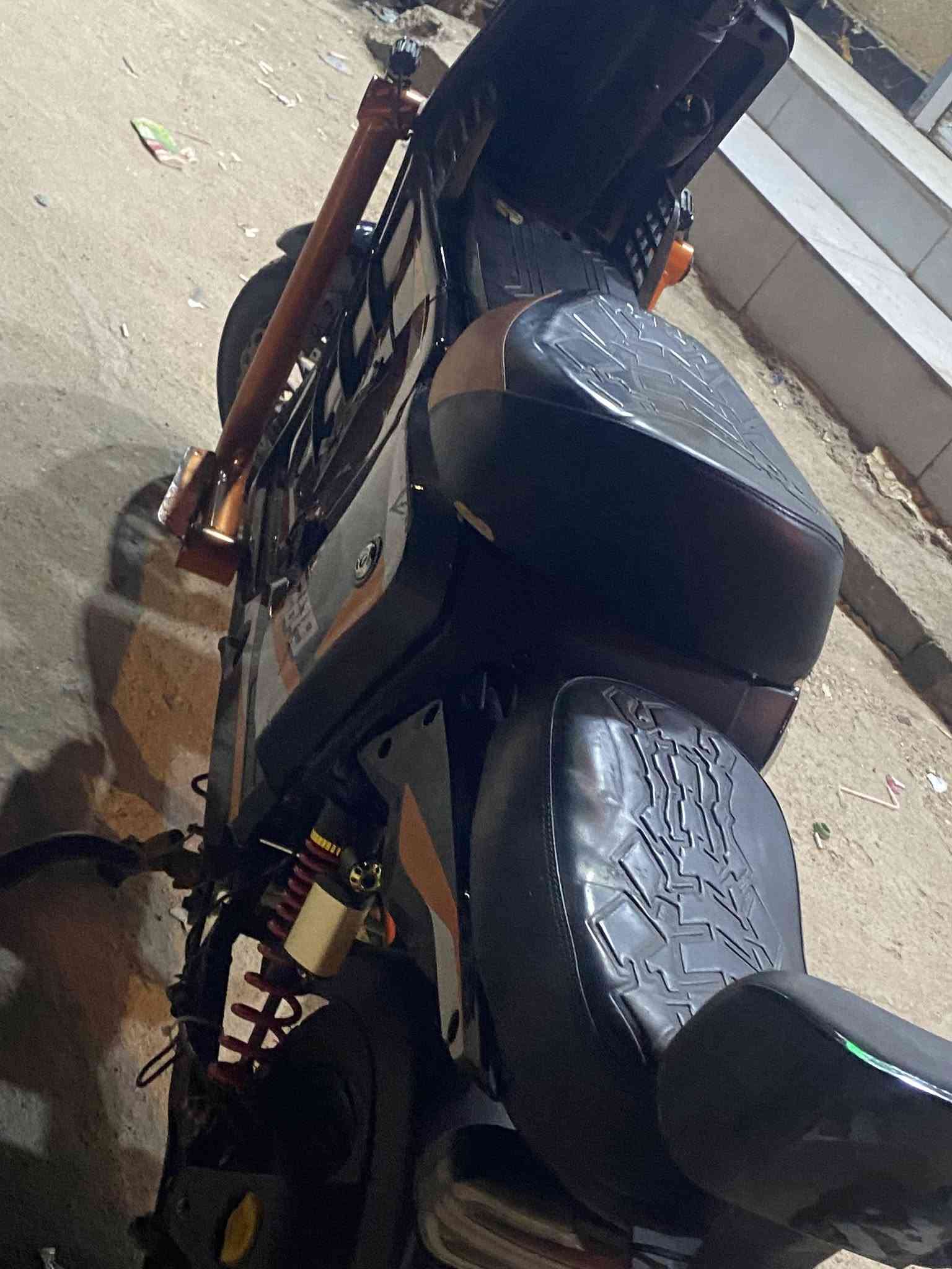السلام عليكم دراجه شحنf 900 سعر الدراجه  250 وبيها مجال بطاريات جدد 26 شرط فحص دراجه بيها بعض الكسور الموضحه بصور عنوان كوت ثويني مقابل صناعيه حمدان للتواصل *********** واتس أو اتصال
