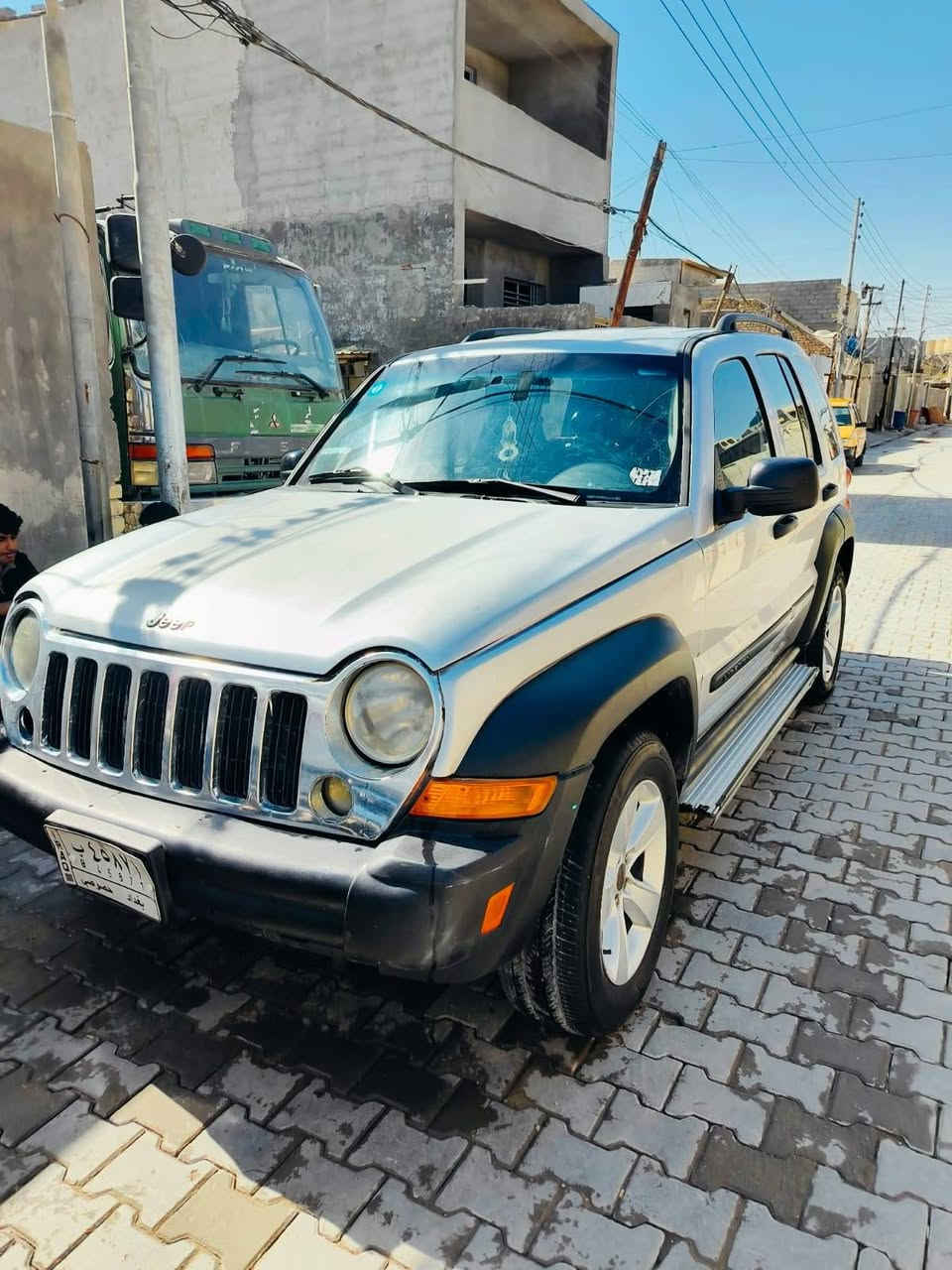 السلام عليكم جيب ليبرتي 2007 السلفر كير ومحرك مكفولات تبريد منقص غاز صدر وتخم تاير جديد رقم بغداد سنويه ساقطه صار أشهر بيه صبغ جاملغ الإمامي والباقي كفاله السعر ٥٣ العنوان ديالئ  اتصال ***********
