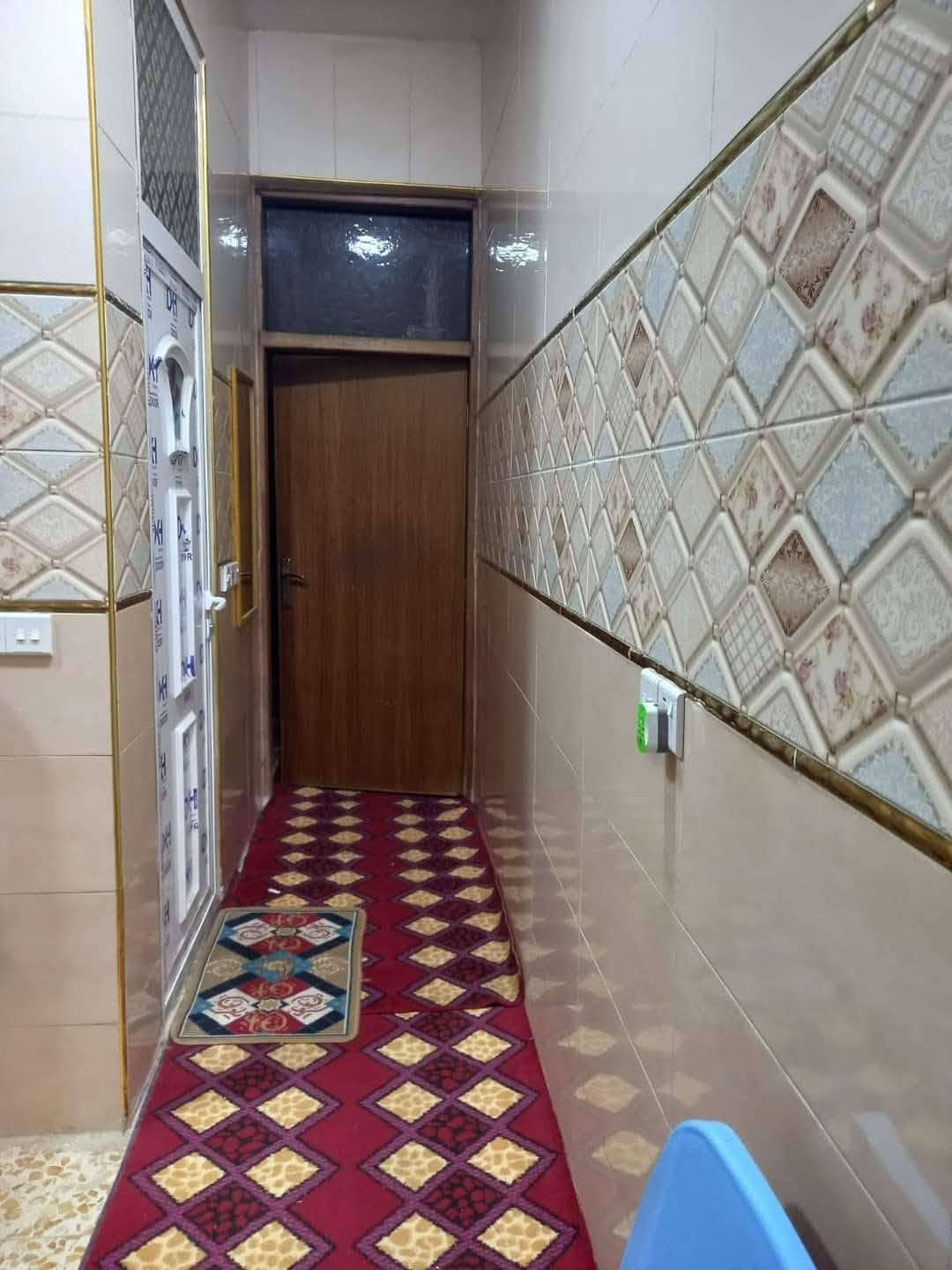السلام عليكم دار للبيع في الزعفرانية سعيده خلف مول گراره ثالث فرع قرار (. 17. ) مشمول بالتمليك متوفر كافة الخدمات تبليط مجاري  المساحه 100م الواجهة 5 نزال 20 البيت يحتوي على صاله ومطبخ وغرفه وصحيات ثنين داخلي وخارجي ومنور وبيتونه بيها صطحين للاستفسار الاتصال على الرقم ***********
