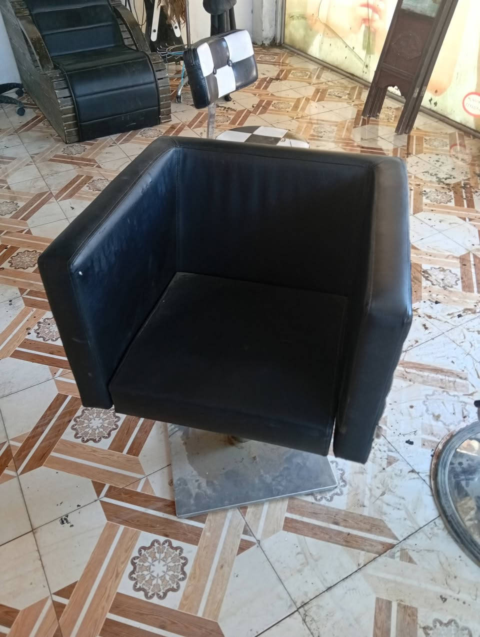 السلام عليكم
عزلت الصالون واسعارها جدا مناسبه 
مكاني بابل الحمزه الغربي ***********
