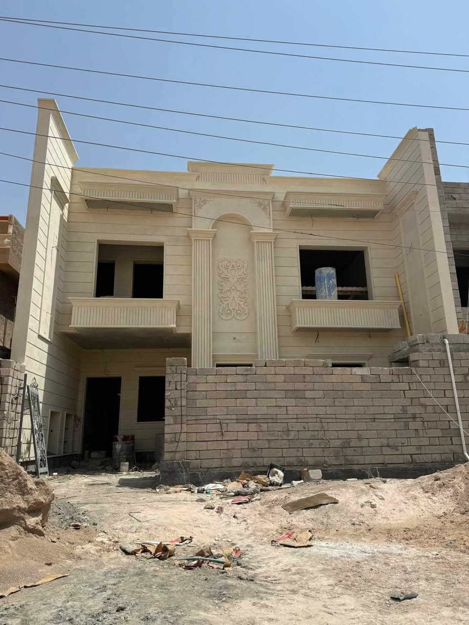 🏡 للبيع – 3 دور (تونات) قيد الإنشاء
📍 العنوان: تكريت – القادسية – حي الضباط

🔹 عدد الدور: 3

🔹 حالة البناء: قيد الإنشاء

🔹 المساحة: 200 م²

🔹 الواجهة: 10 م

🔹 العمق: 20 م

🔹عرض الشارع:20 م

مواصفات الدار:

✅ 4 غرف نوم

✅ صالة وسطية

✅ استقبال

✅ مطبخ

✅ 3 مجاميع صحية

موقع مميز قريب من الخدمات، مع تنفيذ حديث وجودة بناء عالية.

📞 للاستفسار ولمعرفة السعر أو تحديد موعد للمعاينة، يرجى التواصل على الرقم:

(***********)
