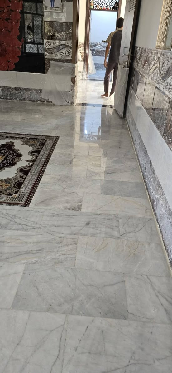 يسر كادر أثير للجلي الموقعي تقديم خدماته الاحترافية في جلي وتلميع وتنعيم مختلف أنواع الأرضيات بأحدث المواد والأحجار الإيطالية الأصلية:
​جلي وتلميع المرمر الطبيعي
​الكاشي والكرانيت والبورسلين
​إزالة البقع والخدوش وإعادة الحياة للأرضيات القديمة
​للتواصل والحجز، يرجى الاتصال أو مراسلتنا عبر الواتساب على الأرقام التالية:
📲 *********** (واتساب)
📲 *********** (واتساب)
​كادر أثير... عنوان النظافة والجمال لأرضياتكم!
