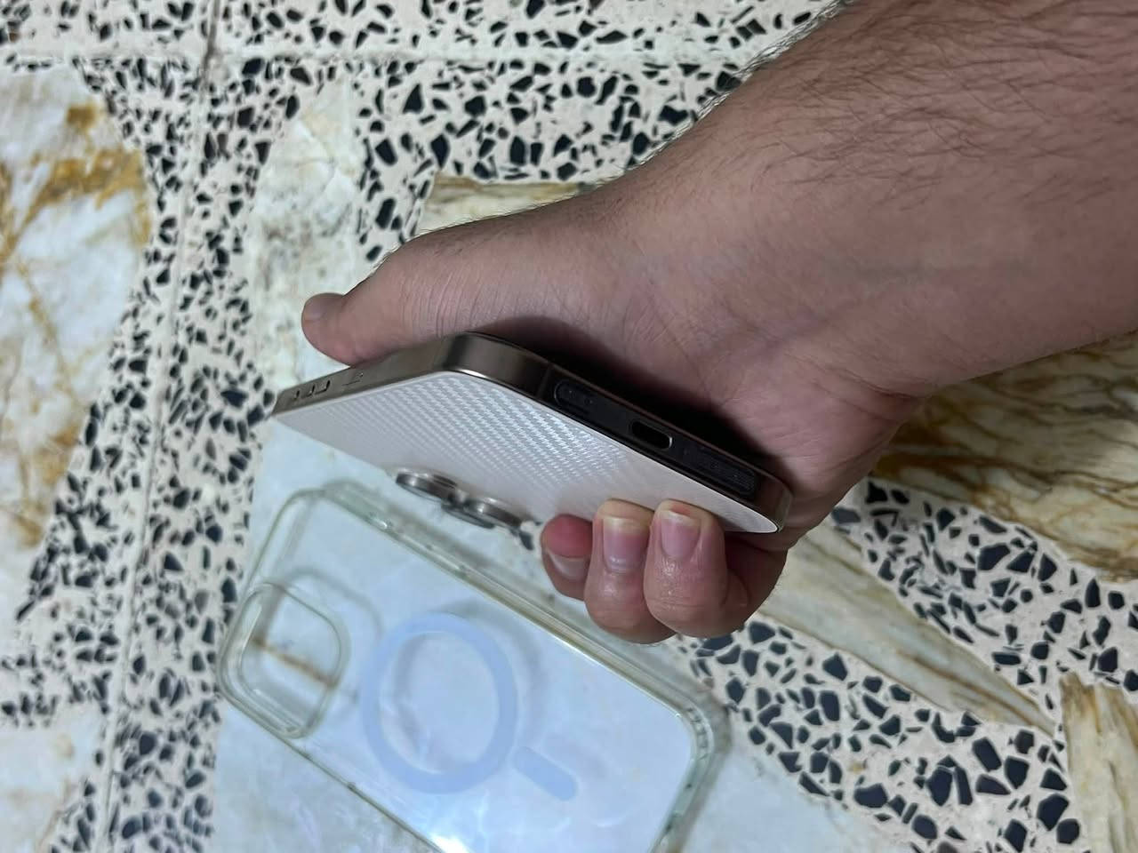 ايفون ١٦ برو ماكس شرط نضافته ١٠٠ ماستر اصلي نموذج M  مكاني بغداد ل حسينية راشديه 256 ضمان من بيتي تاخذه سعره 1260 الف شراي خاص يدللل رقمي ***********
