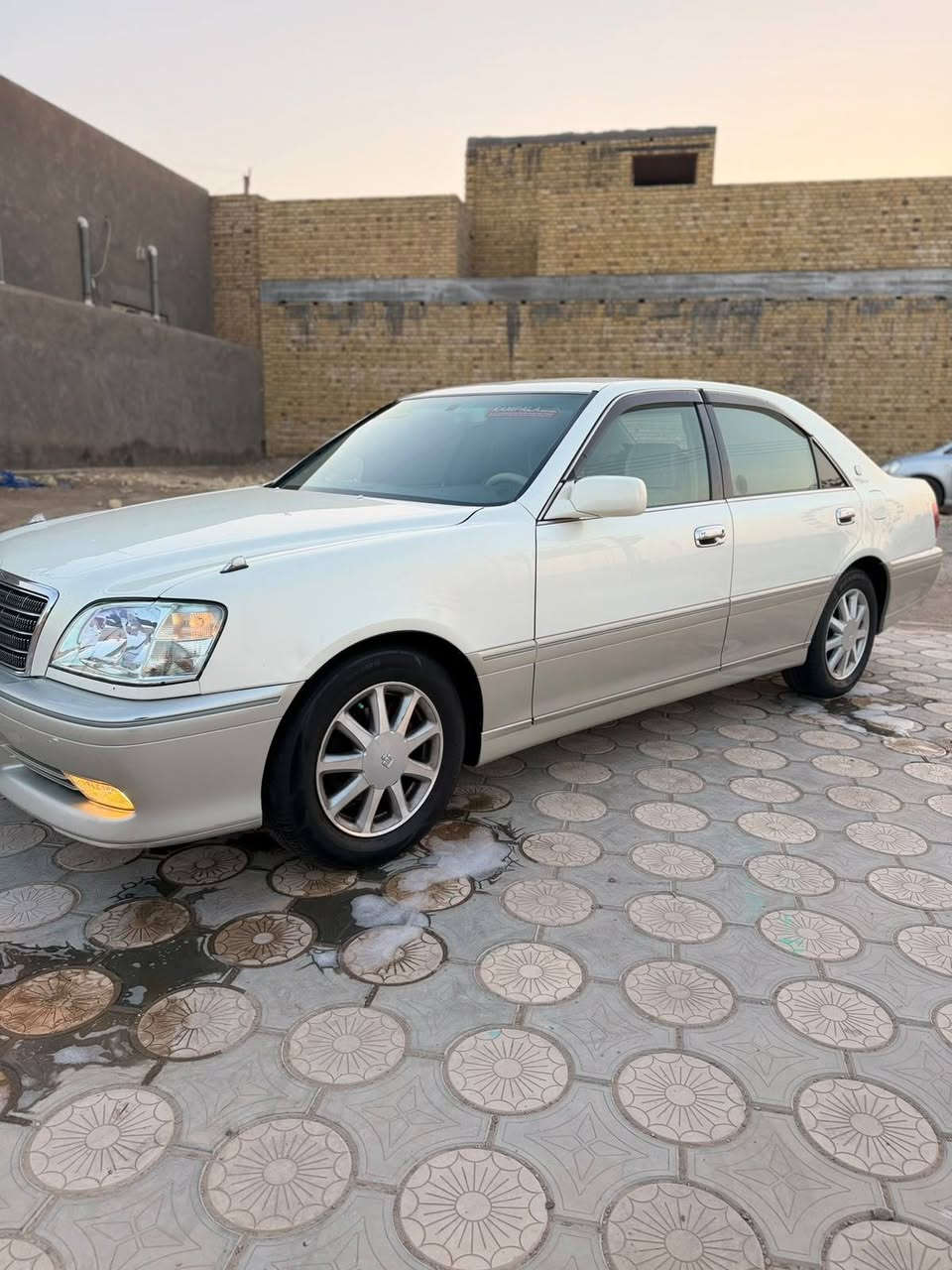 السلام عليكم جنون للبيع موديل 2003 كرستال دكمتين برده خلفيه خضراويه السياره دواخل بيجي  السياره مكينه وكير دي فور الجبير بعدها بلضمان صار خمسه ايام من شديتها حداديه خلي امامي توني مسويها تبريد ثلج تخم تاير جديد رقم بصره تحويل مباشر باسم المشتري السعر 140 $ مكان السياره ذي قار رقم الهاتف ***********
