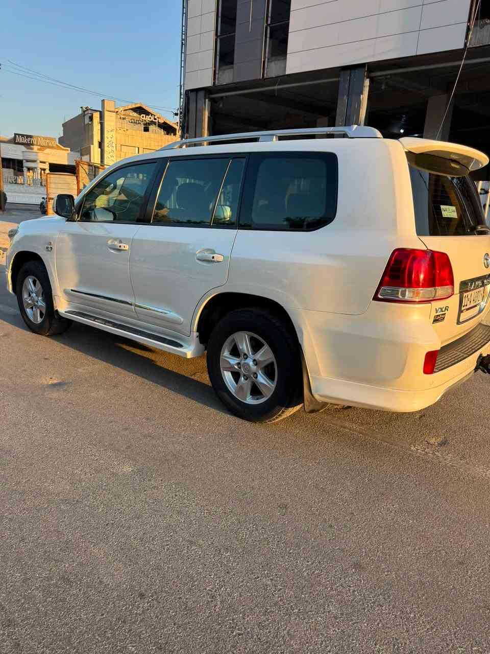 السلام عليكم
للبيع سياره 
 لاندكروزر موديل 2010 VX.R 5700
مكفوله كفاله عامه بدون شخوط ولا جارد 
سياره بحاله الوكاله جديد 
موصفات5 بصمه  فول تجي موصفات لكزاز 
ما يحتاج تنذكر معروفه 
رقم هزه سنويه كله جديده قبل شهر سويته 
السعر 3 دفاتر 300 
مكان سياره بغداد حي الجامعه 
رقم اتصال 📞 ***********
