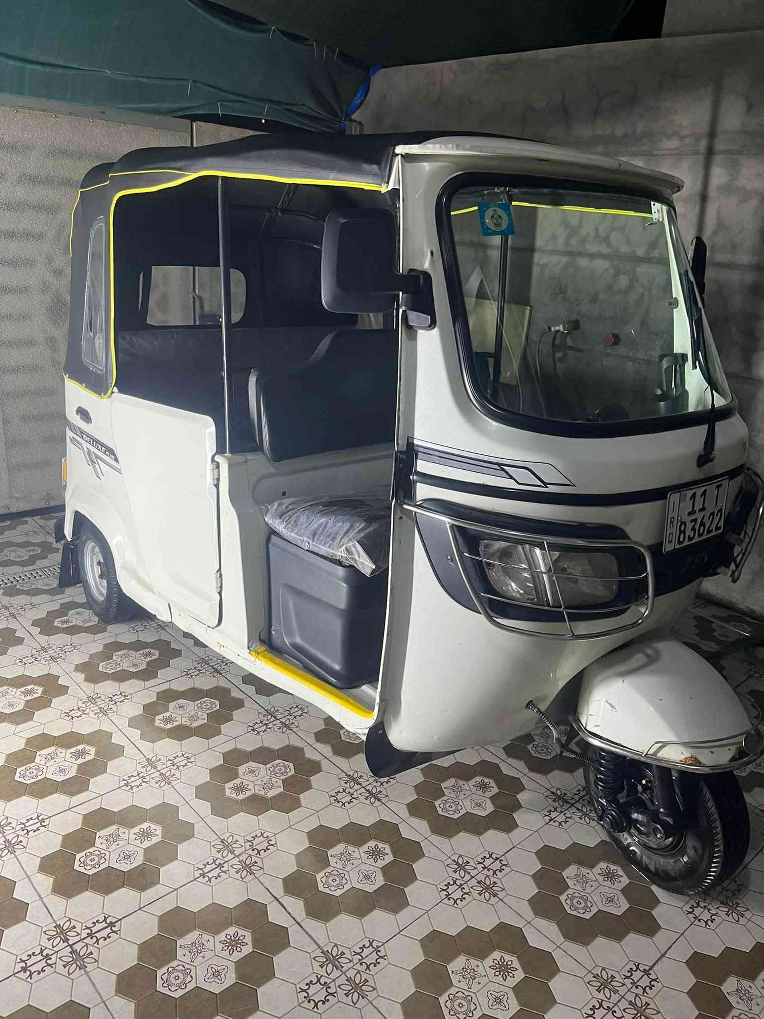 السلام عليكم تكتك TVS موديل 2022 رقم وسنويه بغداد تحويل ثاني يوم مكفوله بيها بس طخه ومرجعيها بالهلال مال جاملغ تكتك خير من الله احلى من الصور ربع متصرف عليها محرك واكسل مكفولات مبدل بيها بستم بس سعرها 
٧ و ٧٠٠ سبعه وسبعميه بيها مجال للشراي 
هاتف *********** متوفر واتساب
