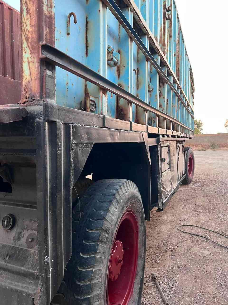 سلام عليكم للبيع مقطوره طول 8 ارتفاع مترين صينيه 110 مكفوله تايرات نص عمر هوك جديد استفسار *********** اني مكلف بل نشر
