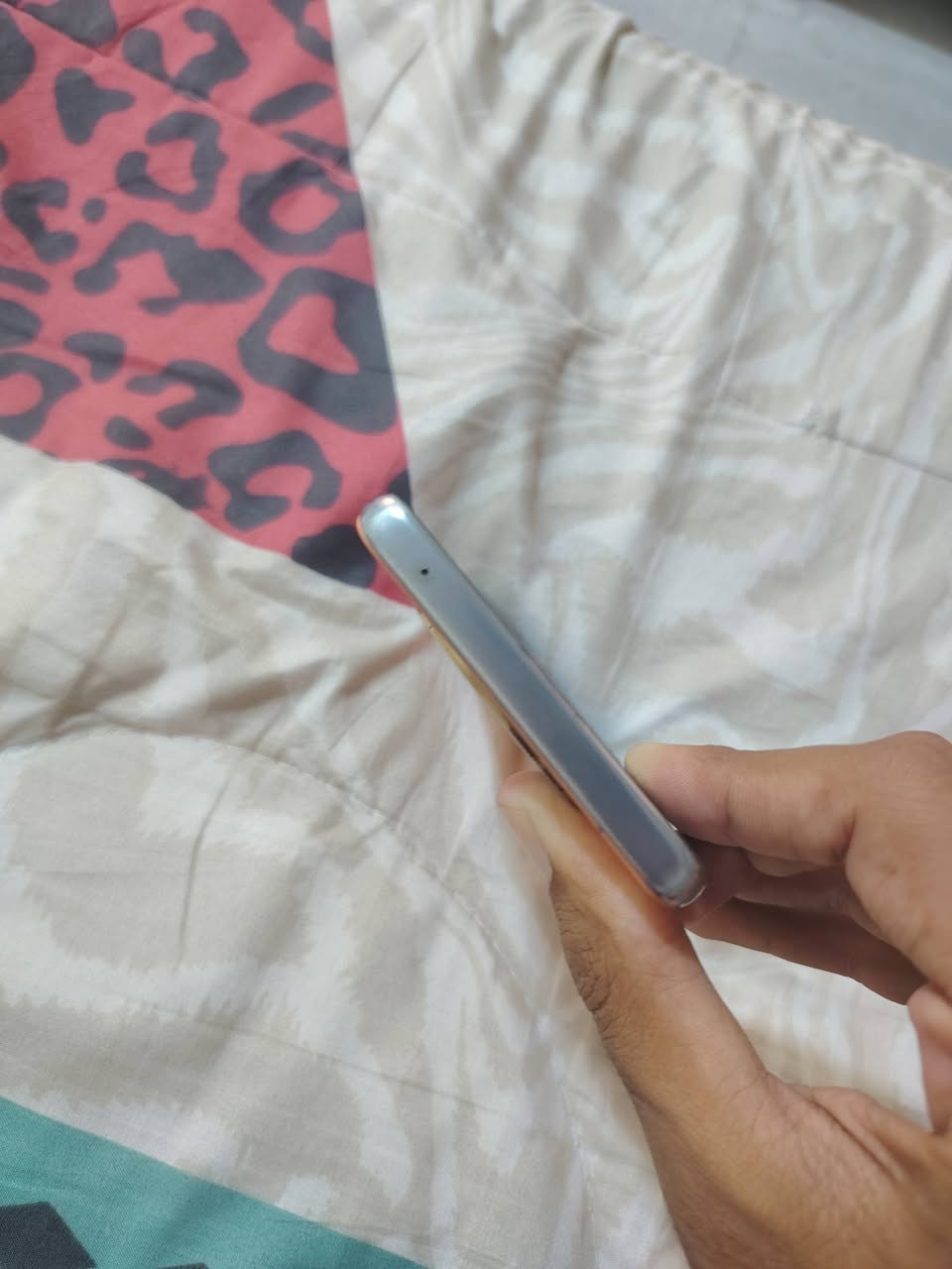 هونر اكس 9 بي ذاكرة ٢٥٦ جهاز مبدل شاشة ويا شاصي كبس قطعه وحده شرط من كلشي لمس وبصمه وكلشي بي شغال سعره ٢١٠ بي مجال ***********
