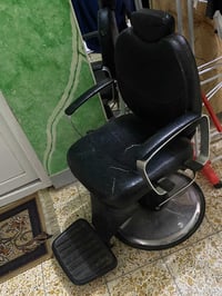 كرسي حلاقه • للبيع