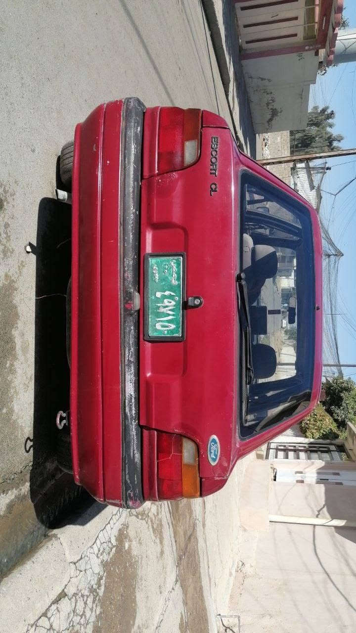 السلام عليكم 
*فورد سكورت موديل 1991
*كير عادي
*كاربون بانزين إلكتروني
 *وكاله مني (عامة مطلقة)،وتحويل من الشرعي 
*سنويه خضرة بيها واجهه وكاملة وقرصها موجود بالمرور غرامات صفر كمرك صفر.
*ينرادلها شويه تريتب. السيارة كير محرك كلو نظيف ترايك وين ما تريد لايت بس واحد عندي مكسور إشارات ماسحات شاشة لمس حديثه كلو شغال. 

#السعر 12
#الشراي يتصل عالرقم أو يتواصل عالخاص
( *********** )
#موصل الأيسر
