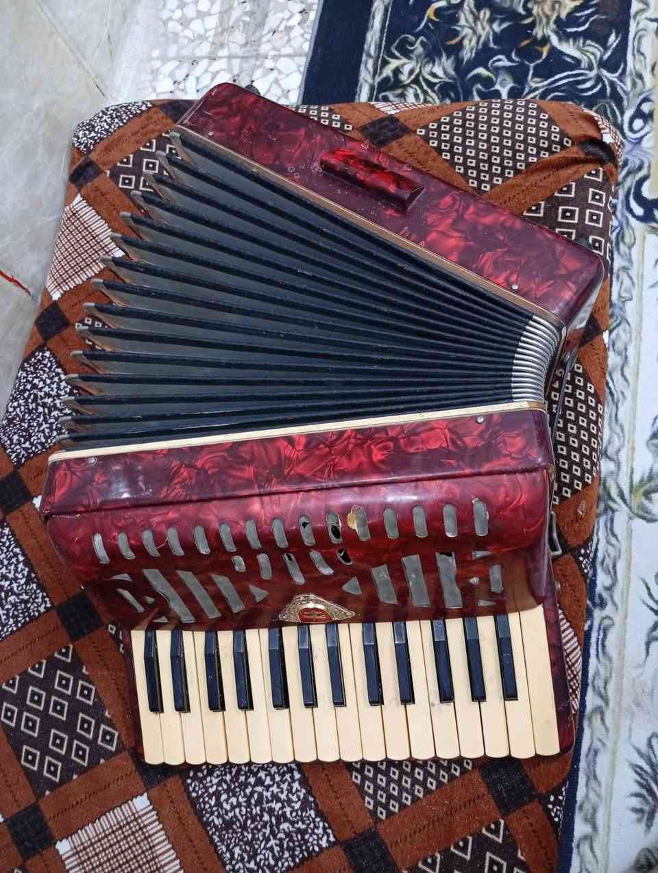 🎹 أكورديون ياباني TOPAN 🇯🇵 للبيع
أكورديون قديم ياباني الصنع، صناعة يابانية، شكله نظيف ومميز ومناسب للعزف والمهتمين بالآلات القديمة.
💰 السعر: 400,000 دينار عراقي قابل للتفاوض بشكل بسيط للجاد فقط.
📍المكان: [النجف الاشرف ] 📩 التواصل خاص ***********

