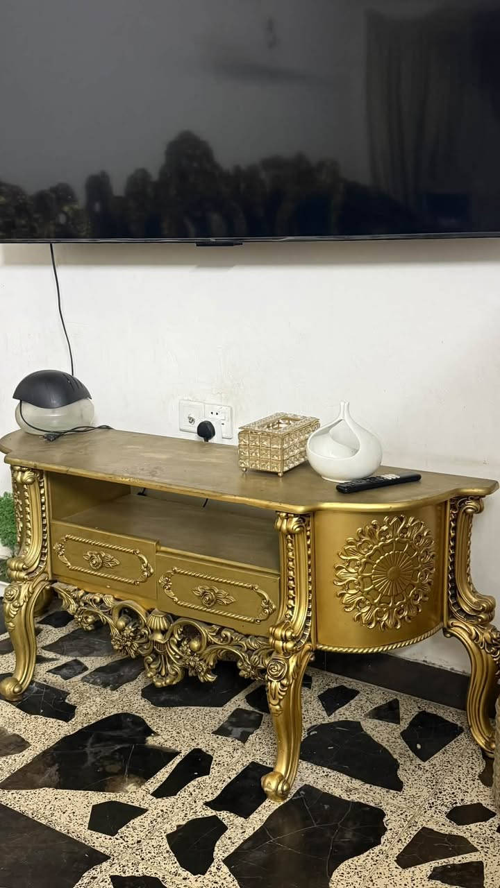 التخم 400
الفاترينه 75
المرايه 75
الساعه 50 العنوان الغزالية للاستفسار خاص او ***********
