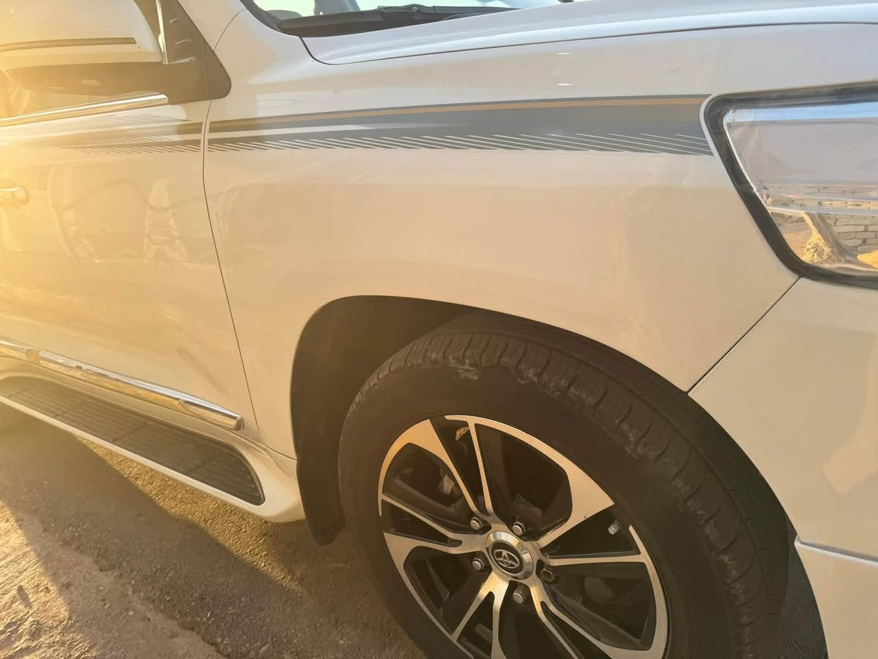 لاندكروز ١٧ سونار مرفق مع صور جاهزه من كلشي سعر ٤٢٨

‭***********‬
