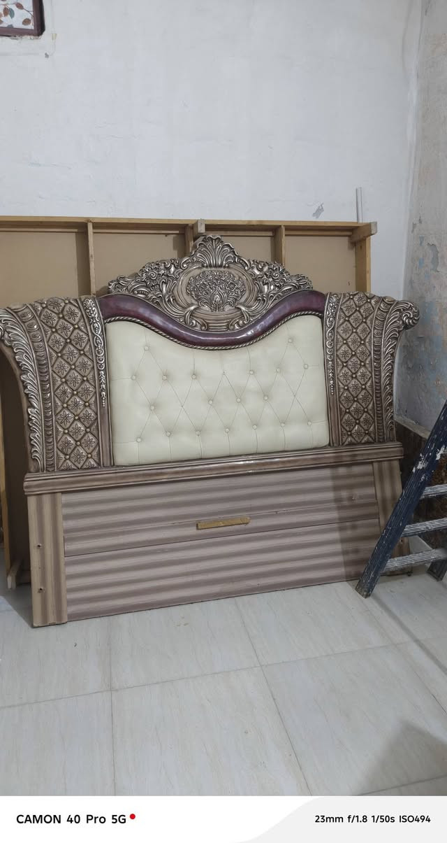 غرفت أخشاب ماليزيه غرفه نضيفه عوزها بس شد عدل شوفت عينكم 
تواصل ***********واتساب
خط ***********السعر خاص
