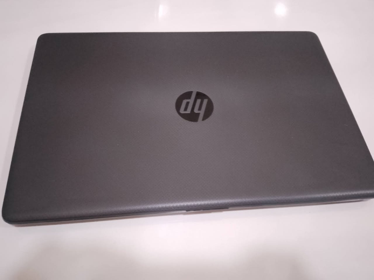 الابتوب hp💻
السعر (220)وبي مجاال 🔥🔥
المعالج (Processor): Intel Celeron N4020 بتردد 1.10 جيجاهرتز.الذاكرة العشوائية (RAM): 4 جيجابايت.كرت الشاشة (Graphics Card): Intel UHD Graphics 600 بحجم 128 ميجابايت.التخزين (Storage): مساحة إجمالية تقارب 466 جيجابايت (يُحتمل أن يكون هارد HDD أو مساحة متبقية).نوع الجهاز: HP 250 G7 Notebook PC.الاستخدامات المناسبة لهذه المواصفات:تصفح الإنترنت بفتح عدد محدود من التبويبات.استخدام برامج الأوفيس مثل الكتابة وعروض التقديم.مشاهدة الفيديوهات بجودات متوسطة.غير مناسب للألعاب الحديثة أو برامج التصميم والمونتاج الثقيلة.
العلوان البصره القبله شارع حي القائم ❗

رقم الهاتف (***********
