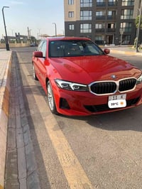 للبيع BMW 330e موديل 2023  فول أعلى فئة بالمواصفات  محرك 2.0 توين باور...