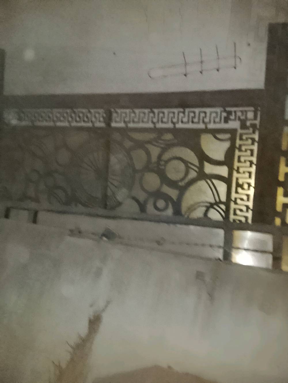 سياج حديد خارجي كامل ويه الباب جديد  حديد شخاطه تكمه بغداد الزعفرانية