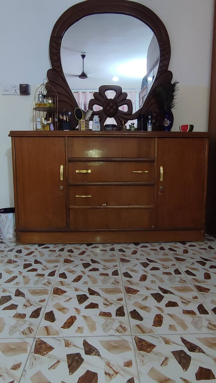 السلام عليكم عندي غرفه للبيع سعرها 1مليون
***********

