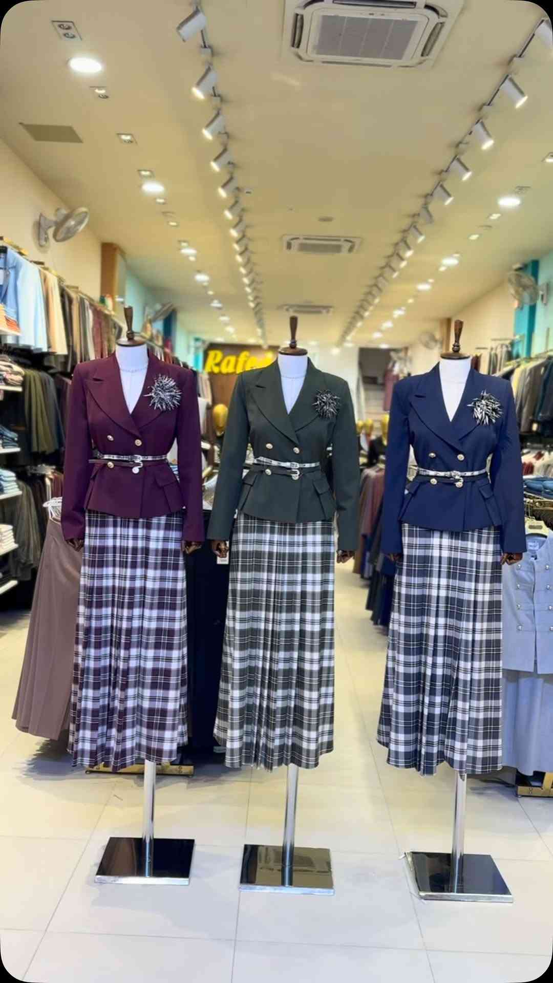 ملابس • للبيع • أزياء