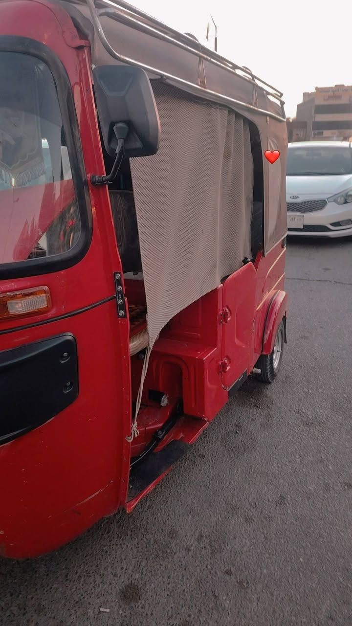 تكتك للبيع رقم بغداد باسمي تحويل ثاني يوم موديل 22 شهر 6 بيها بس ذني طخات تكتك سياقتها زيرو مكينه مامفتوح برغي بيها صلايب جدد تخم تاير جديد المكان ديالئ بعقوبه السعر 9.200 وبيها مجال شي قليل الشراي يتصل ***********
