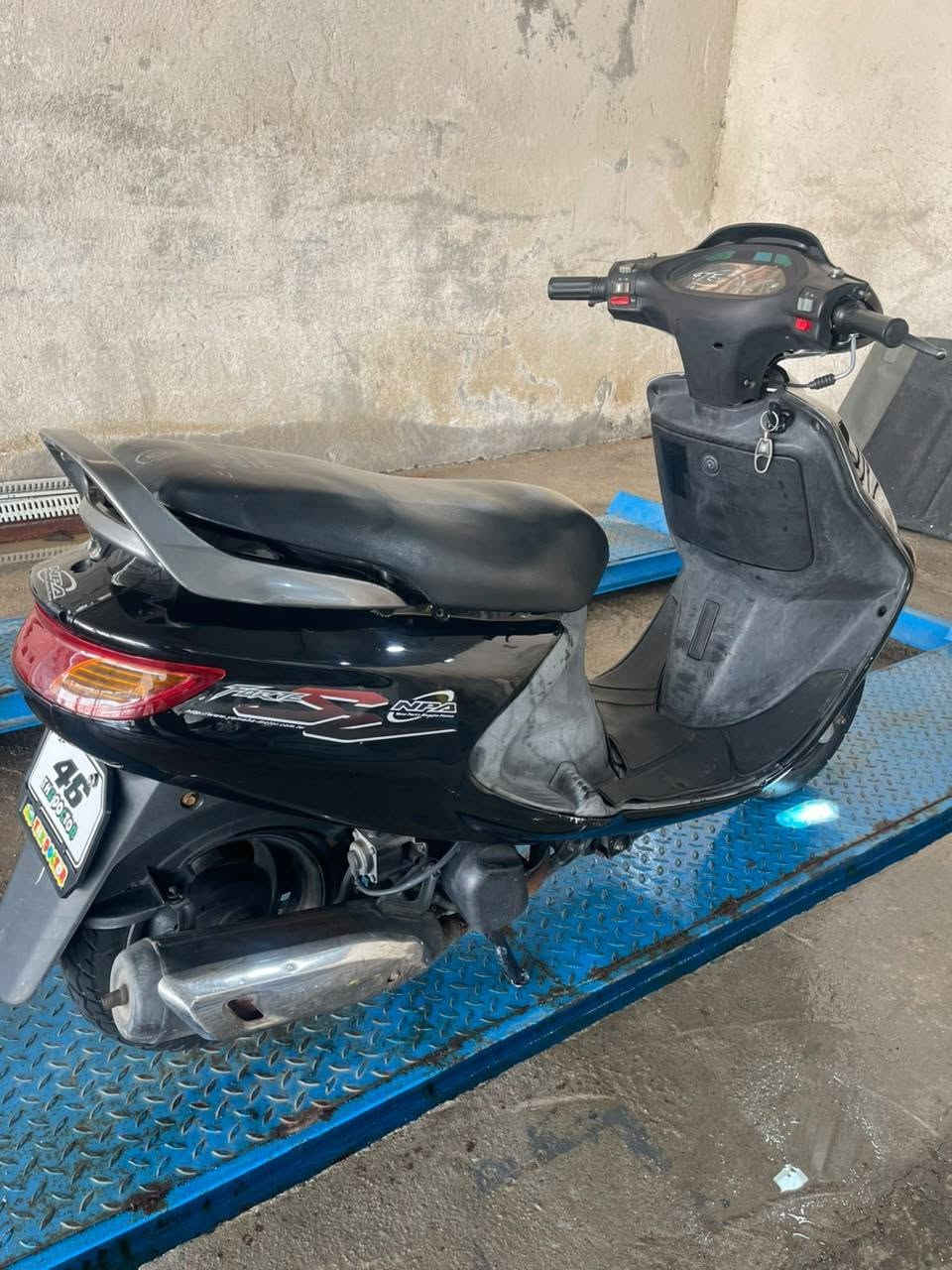 سلام عليكم عندي دراجه مال حاويه جديده وكلشي شغال بيها سلف وهندر ولايت وهورن نضيفه وجاهزه محرك مكفول ناعم ما مفتوح وماصار هواي من مطلعه من الوكيل السعر 650 وبي مجال الشراي اتصال *********** وتساب اتصال البصرة, العراق
