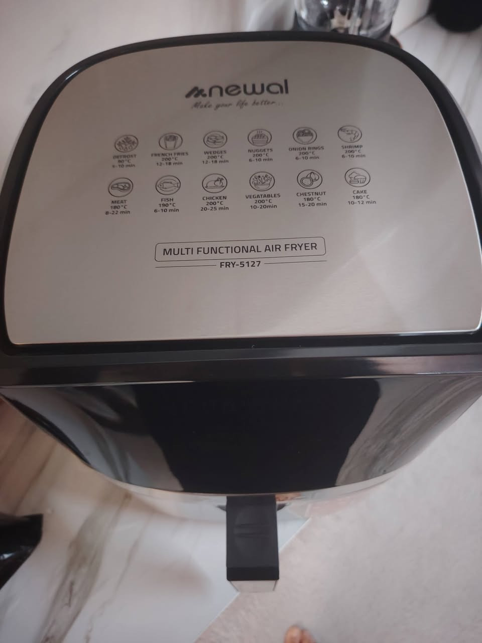 ئامێری سورکەرەوەیی بێ ڕۆن یان هەمان Air Fryer تەنها یەکجار بە کار هاتوە و تەنها کارتۆنی نەماوە زۆر بێ عەیبوو تازەیە نرخی قفڵی 95000هەزار دینارە و لە سلێمانیە 
***********
