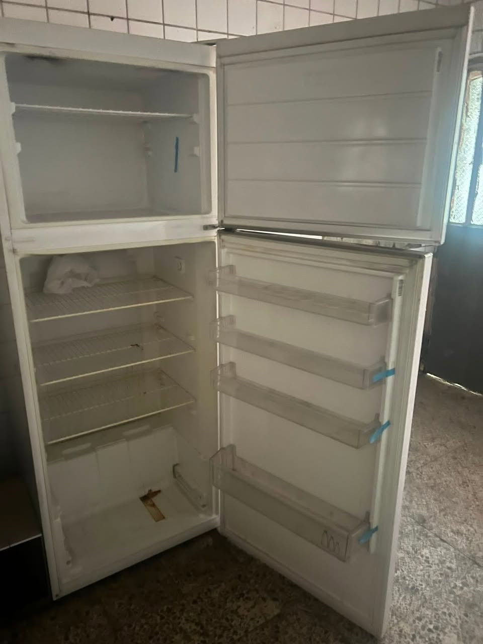 اغراض بيت مستعمله بحاله  جيده للتواصل على للرقم التالي ***********
