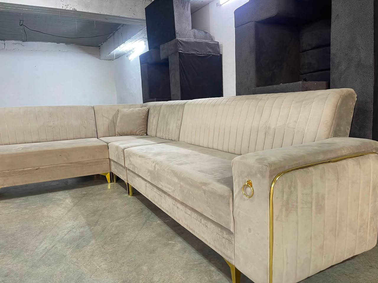 هاتینەوە بە ئێڵێکی دیزاین کۆمپیتەری
بۆفرۆشتن ئێڵی 10نەفەری 
فول دەست کردە ئیسپەنجی 
10سانتی طوبیە ماڵەکە بە 
پاکو خاوێنی ماوەتەوە دیزاینی
کۆمپیتەریە ژم***********
