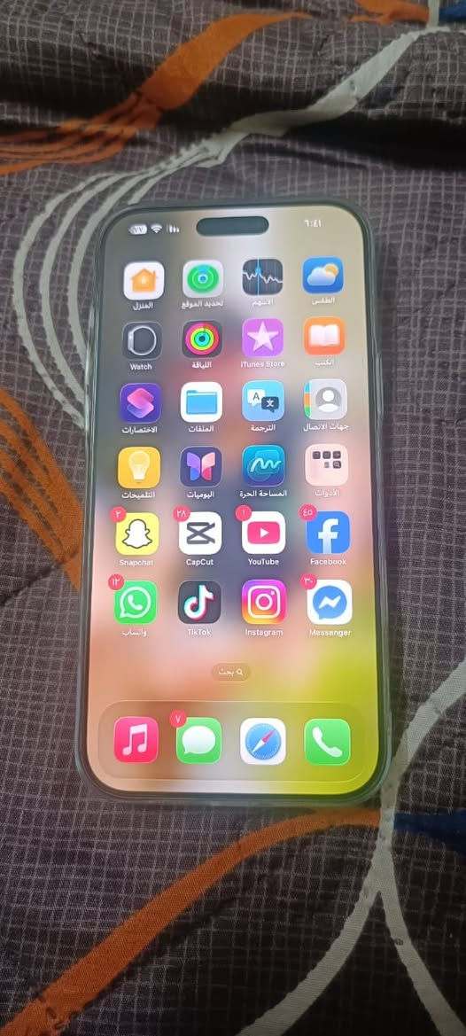 ايفون 📱 ١٦. لبيع تلفون بطارته ٩٩شاحنه  بس ٢١٨ تلفون سعره واحد و٤٠٠مع جميع  ملحقاته لتوصل ***********وتسب
