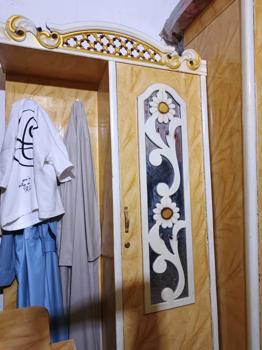 غرفة اخشاب كامله خشب صاج الاصلي
السعر 850 وبيها مجال
العنوان البصره/القبله حي المهندسين