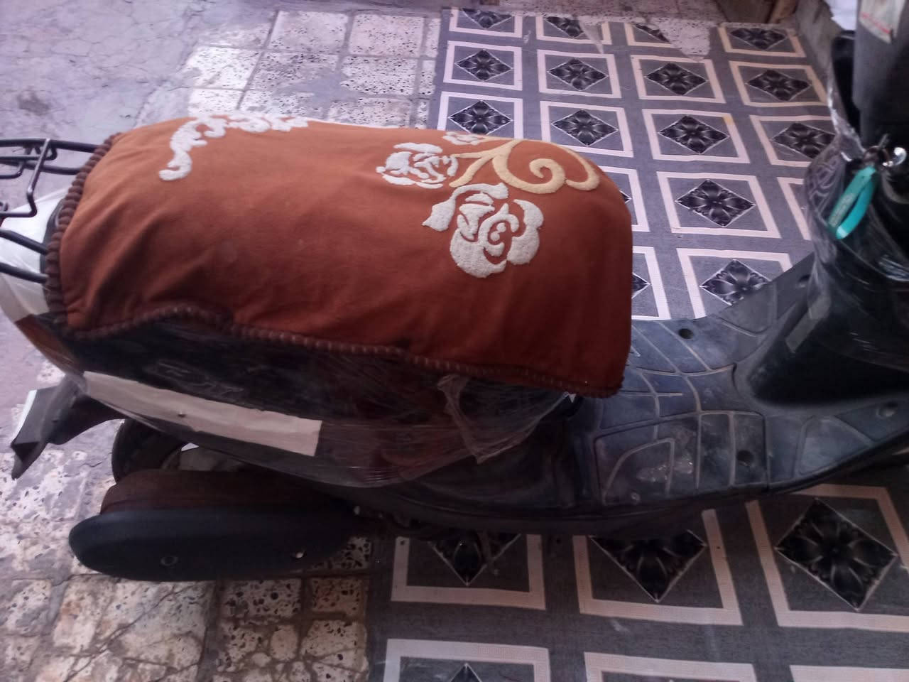 سلام عليكم 
دراجه بيجي للبيع مفتوحه مره وحده نهضه وشلعه قويه  خير من الله لايت عالي ناصي هورن شغال عداد بانزين يشتغل بس مال كيلو متر واير عوزه تواير نضيفات كفررات لون اسود 
دراجه خير من الله مستعجل على بيعته سعر 220 وبي مجال 
عوزه باتري وبيه صوت بل ترايش تكلف 5لالف
رقم *********** مابي وتساب فقط على خط 
او مراسله ع صفحه وبيكم حيل وتدللون
