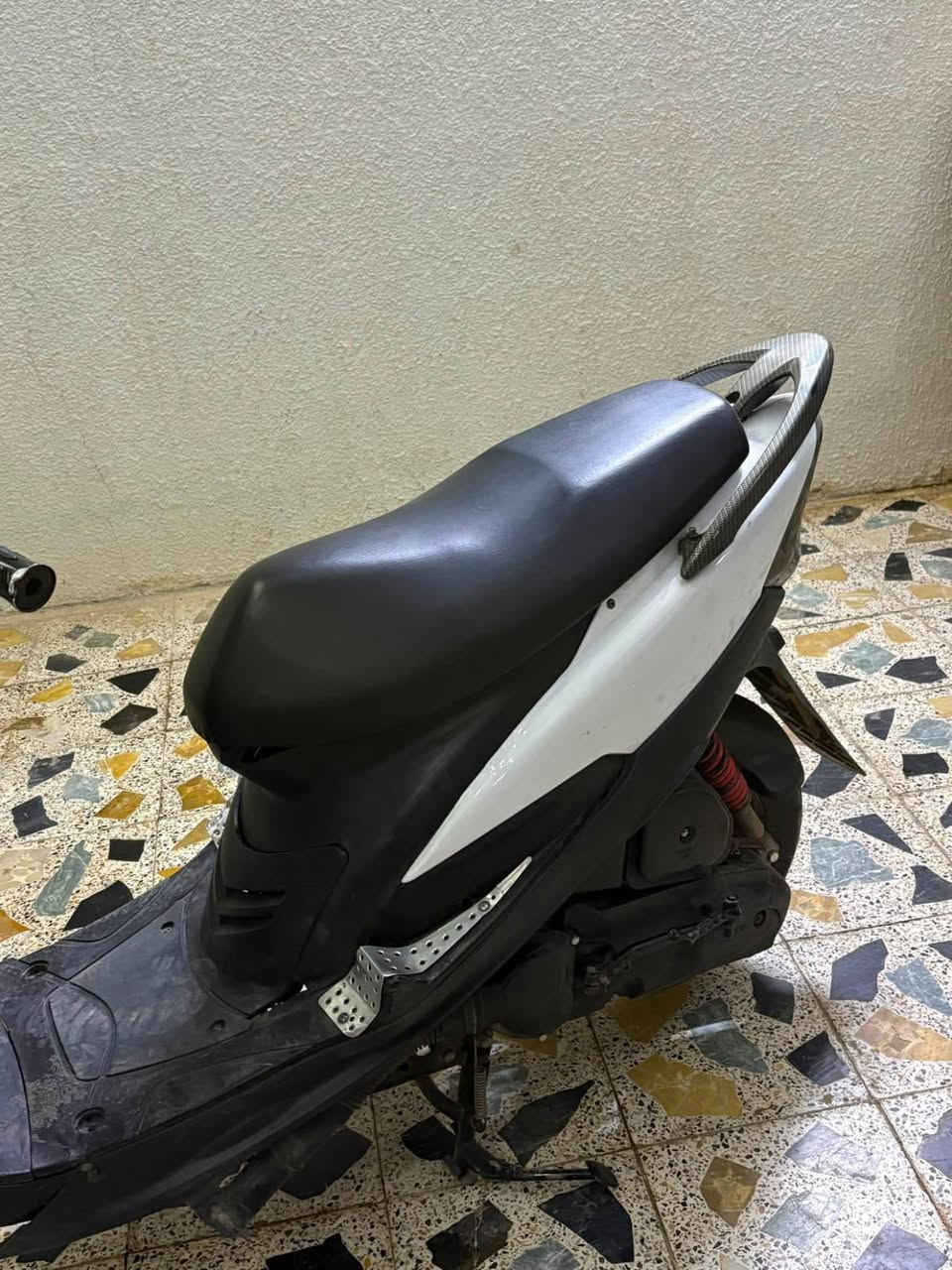 سلام عليكم دراجه ماكس عدله دراجه حلوه مكينه حلوه وناعمه كفرات جدد بس صالنصه طاكه مكانه صويره سعره ب500 .***********
