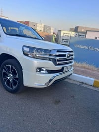 لاندكروز • ٢٠١٧ • ماشي ١٠٠ الف