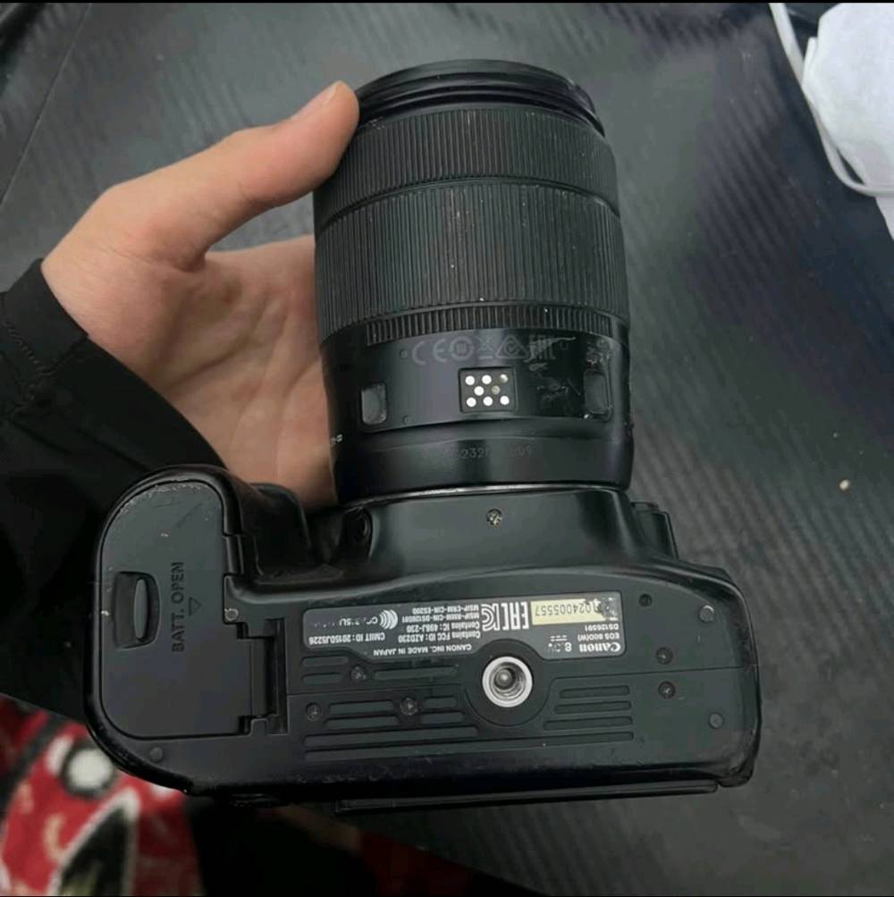 كانون EOS 80D • عدسة 18-135 • مستعملة
