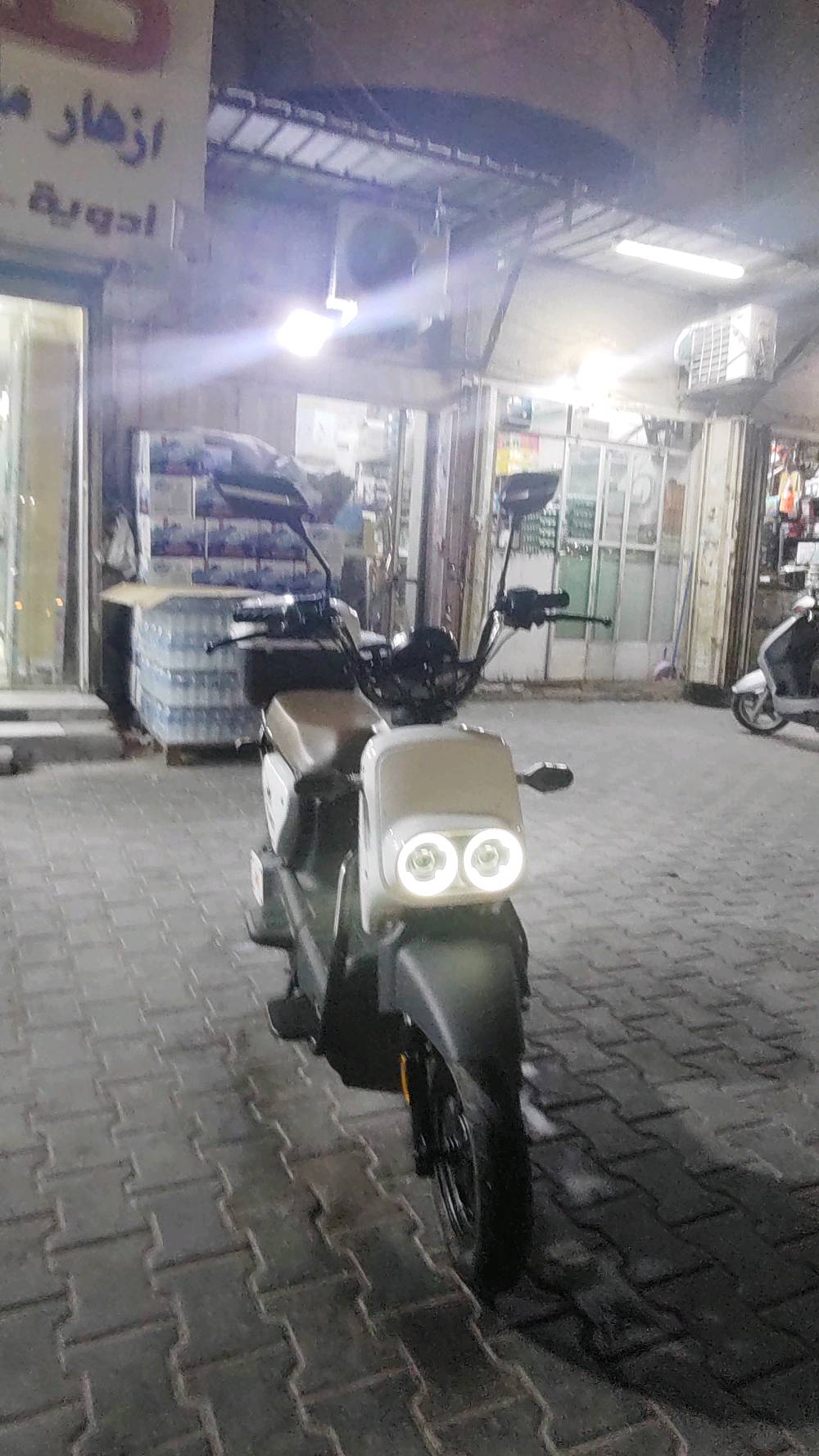 الدراجة لبيع حلوا السرعا99
وين مكانك بالضبط بالإخوة/المنطقة حتى اللي يريد يجي يشوفها؟: 
جكوك
شكد حالة البطارية؟ وكم بطارية بيها وهل بعدهن زينات لو محتاجة تبديل؟: 
5