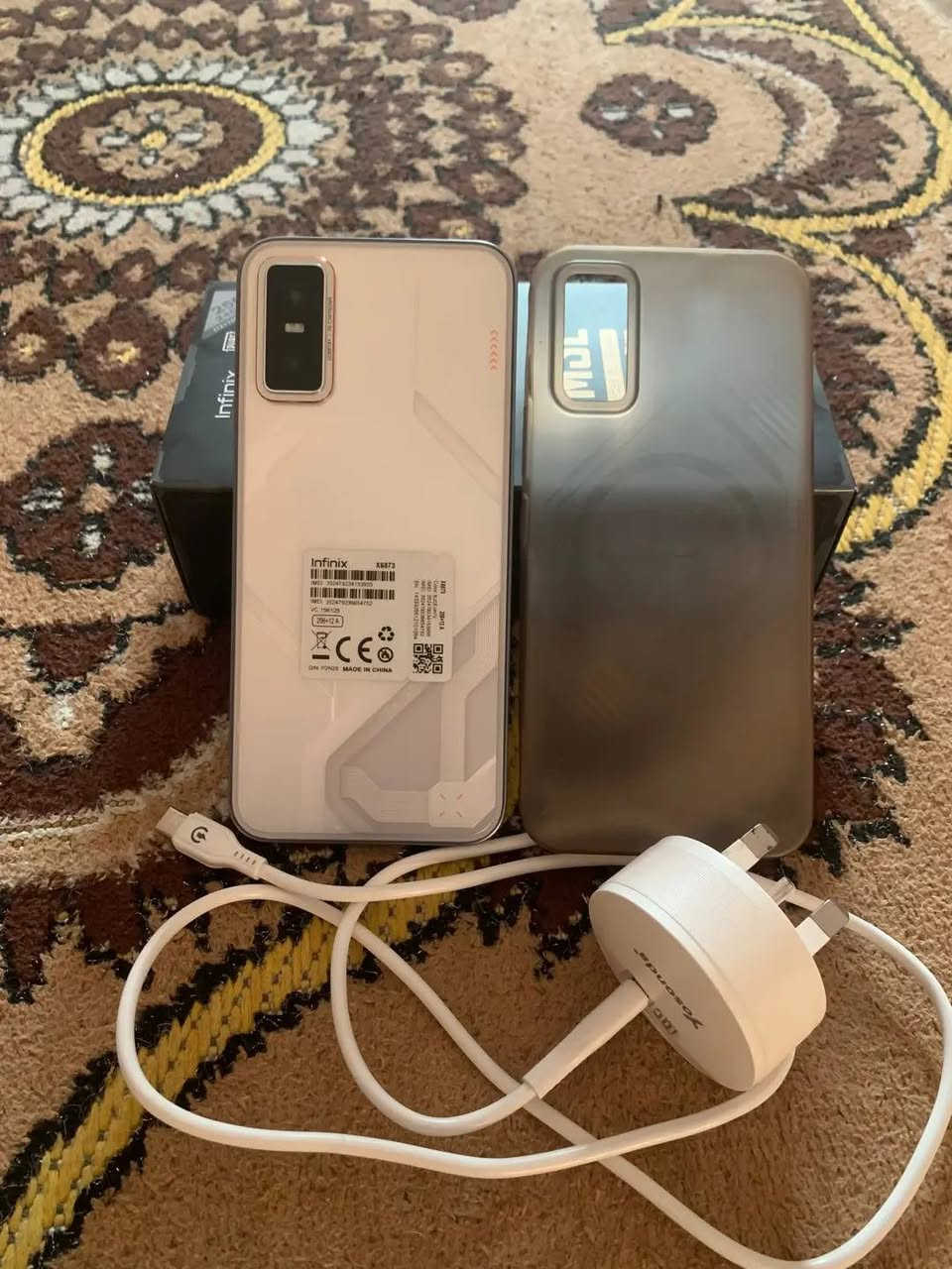 للبيع 
Infinix GT 30 pro
فول مواصفات 
معالج دايمنسيتي 8350
بطاريه 5500
اناره خلفيه 
الجهاز زلغ مابيه نظيف بمعنى الكلمه برغي ما مفتوح بيه استخدمه فقط 3 اشهر. 
ملحقاته؟ 
1_كفر. 
2_شاحنه بس مو مالته الاصليه. 
السعر 375 وبيه مجال بسيط. 
مكاني بابل _الحله_وارديه خارج _سيف سعد مقابل مدرسه نزهان الجبوري. 
الرقم للستفسار ***********
