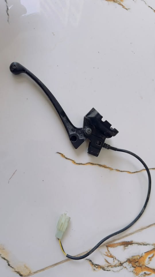 غراض تفصيخ🛵 نظيفات للبيع كلمن وسعره + عندي باتري دراجه حجم جبير بعده بلكارتون مامستخدم .. للتواصل 👈🏻***********
