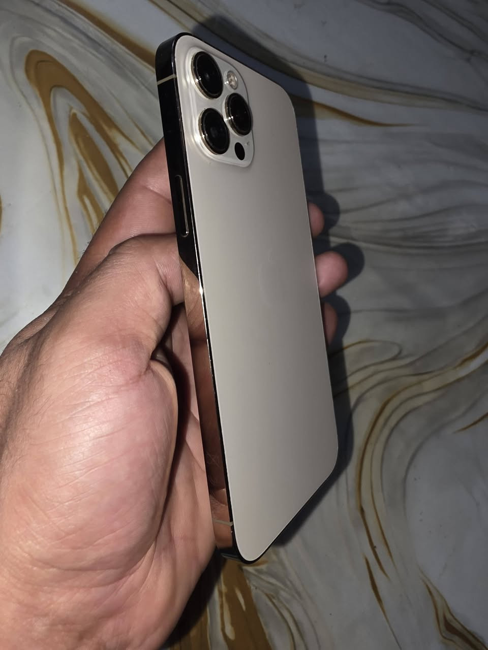 ايفون 12 برومكس شرق اوسط ذاكره 256 بطاريه 90 مبدله فقط بطاريه وشاشه. جهاز نظيف وكل شيء شغال عدا فيس ايدي وسعره 300 الف ***********
