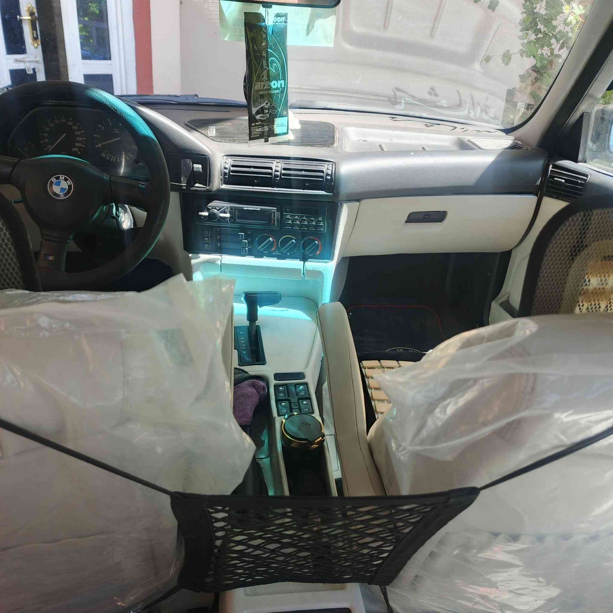 السلام عليكم لبيع بي ام 525i رقم نينوى شرط التحويل تبريت مو شقال اوتماتيك تنته موديل 92 السعر 58 وبيه مجال عنوان صلاح الدين قضاء بيجي رقم التلفون ***********
