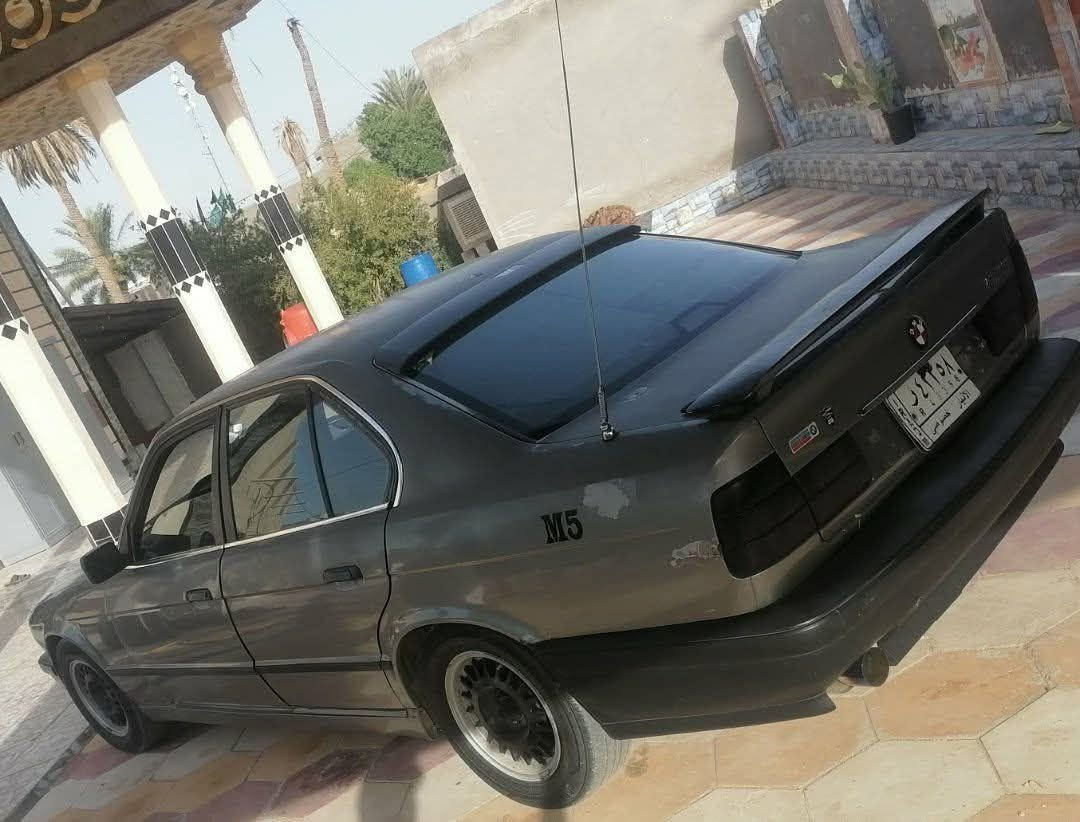 بي إم 525 السيارة عوزه حداديه وترتيبات السعر مناسب ***********
