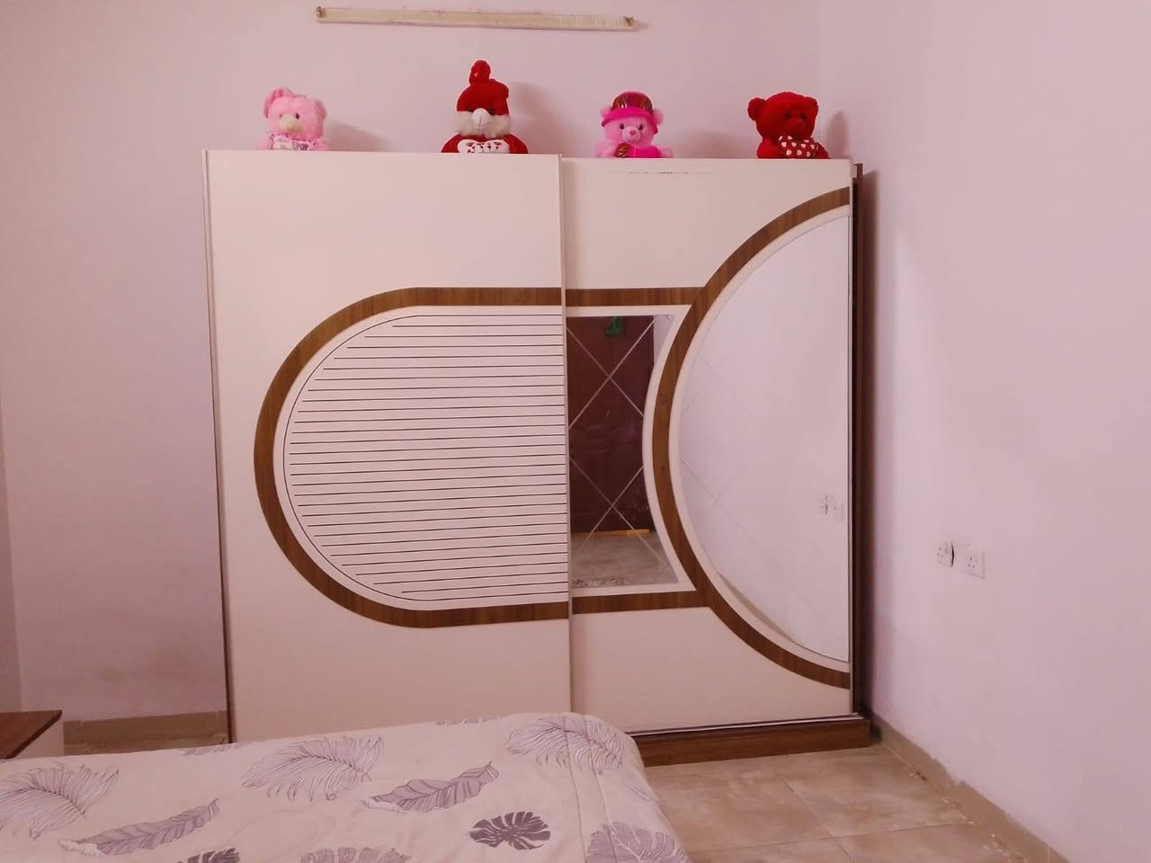 مكلف بنشر سعر ٢٠٠ الف نضيف مع دوشك أيضا 
***********
