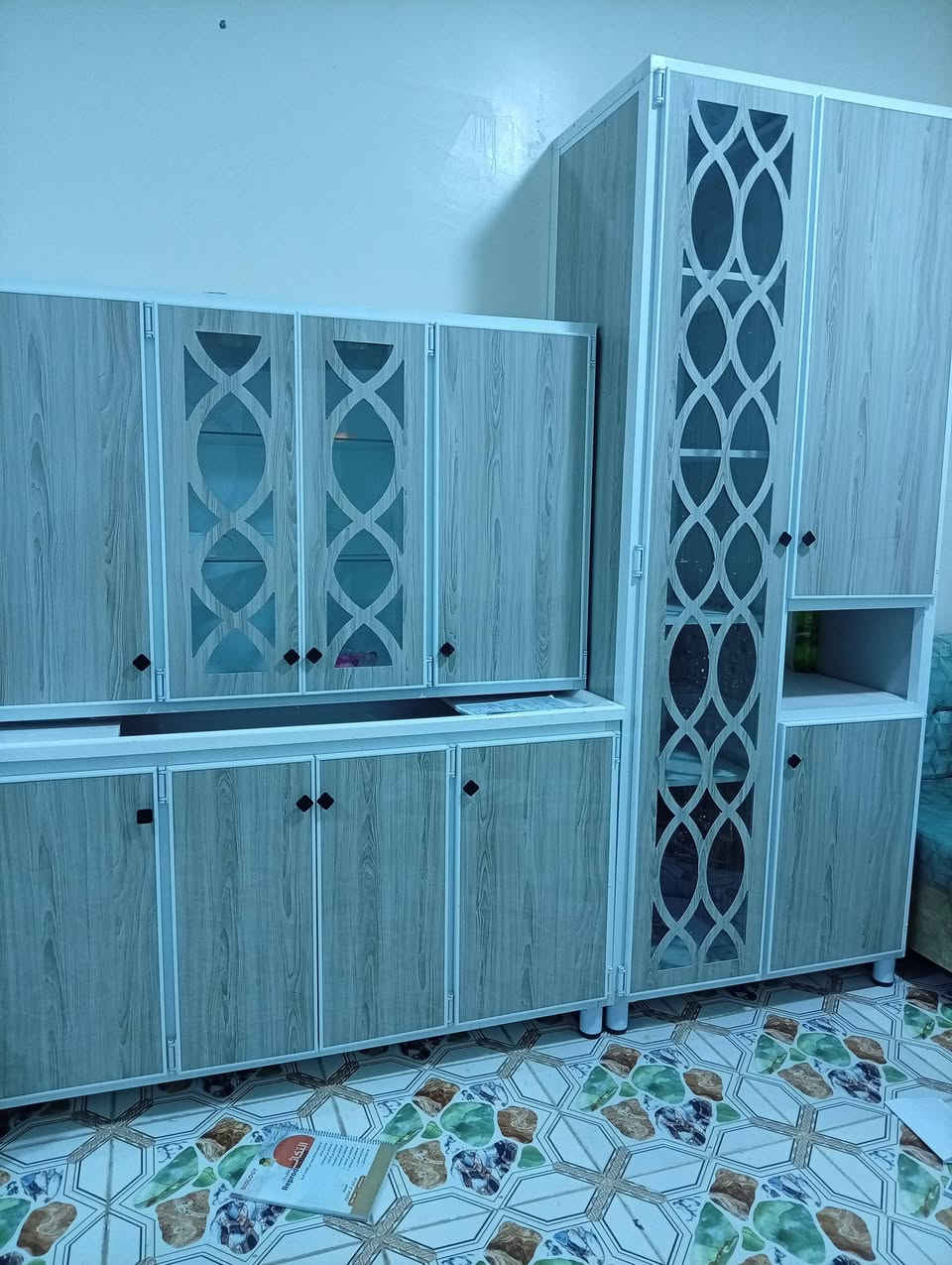 للبيع • خزائن • ديكور