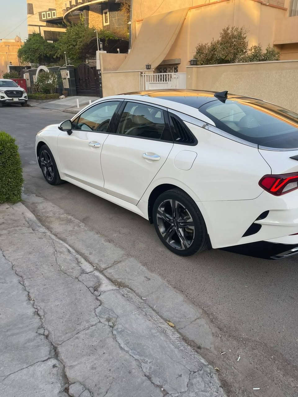 الموديل 2022
‏مكينه دوش 2000
‏ردار امامي خلفي 
‏تشغيل عن بعد 
‏جنطه ذكيه 
‏ويل 18 كروم
‏سياره ترحيب +مري شفط
‏فول تحكم 
‏كشن السايق كهربائي 
‏ماشيه 81 الف حقيقي 
‏تبريد امامي خلفي 
‏السياره بسمي 
‏..خمس انضمة قيادة ..
‏.سياره جديده مال جناي ..جديده كلش ..
‏بصمتين السياره .
‏(بارد بالصندوق كد شبر)
‏***********
‏السعر 183  وبي مجال بسيط
‏مكان السياره بغداد
