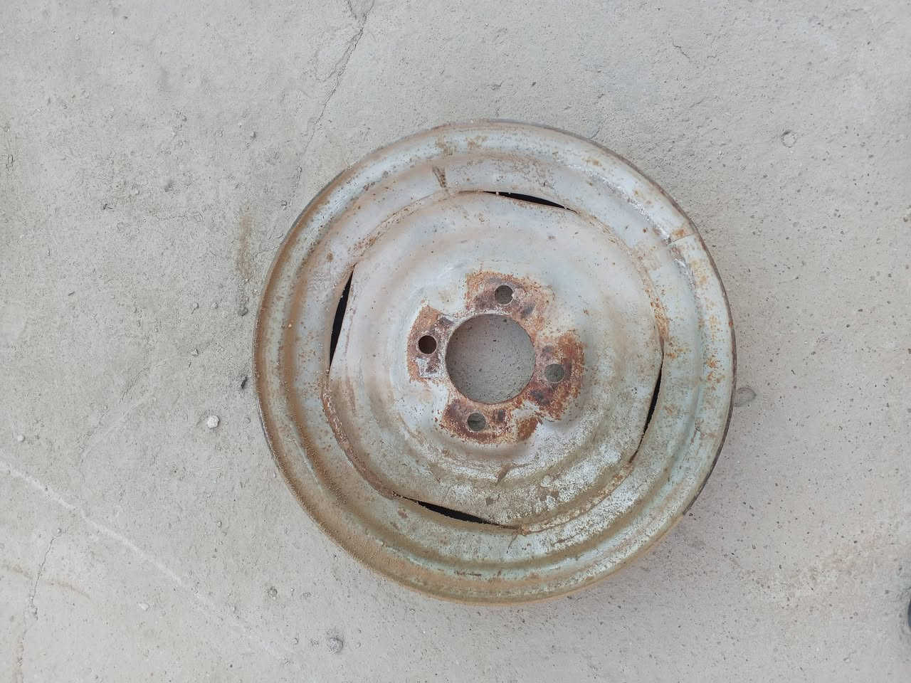 السلام عليكم غراض ستوته للبيع 
اثنين وياله مال دراجه MTR السعر 30الف + صالنصه بـ8 الف مستخدمه+ تانكي بـ7 الف+ چوملغ سمند بـ20الف + تاير سمند مستخدم بـ10 
***********
***********
المكان ديوانيه
